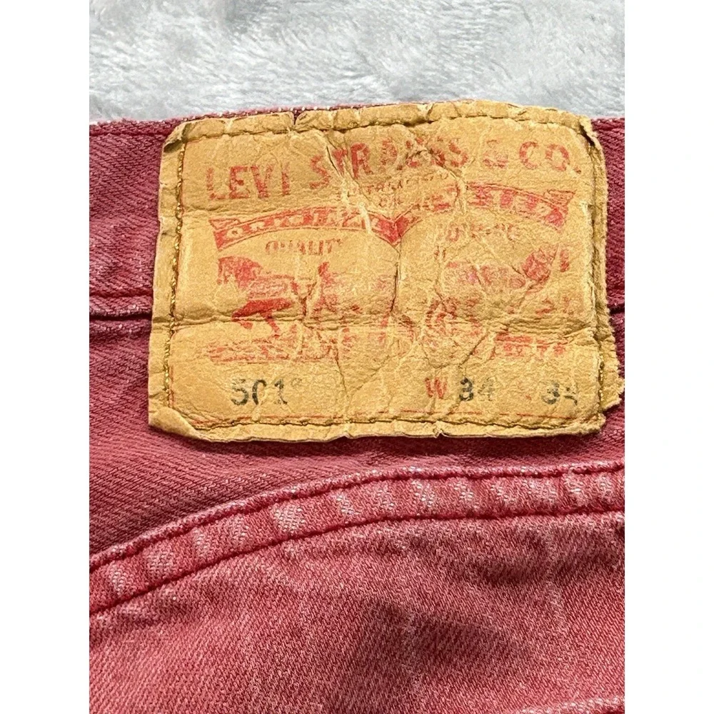 Levis gently pre